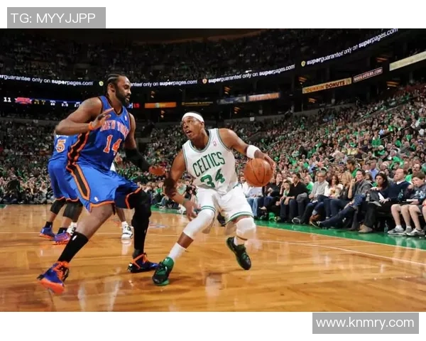 足球球星亲自示范传授技巧带你轻松掌握进攻防守核心要领