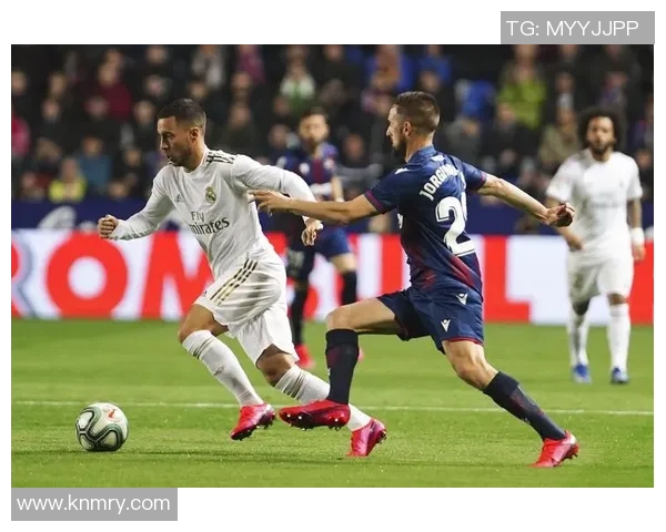 足球球星场外生活精彩瞬间 见证他们赛场之外的真实面貌 足球球星场外生活精彩瞬间 见证他们赛场之外的真实面貌