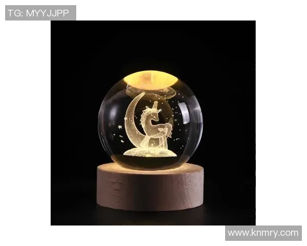 足球球星定制水晶小夜灯点亮温馨房间打造独特纪念礼物