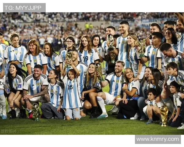 选择几位足球明星组合成完美阵容分析 哪些球员最值得投资与搭配